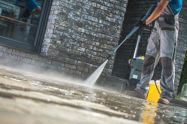 professional pressure washer cleaning drive